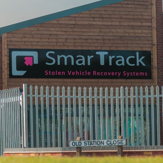 SmartTrack S5 GPS tracker installation in VW Crafter with driver recognition system